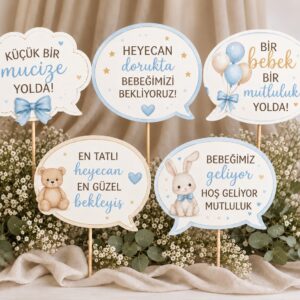 Mavi bebek müjdesi konuşma balonları 5’li set, çubuk hariç yaklaşık 20 × 18 cm ölçü gösterimi.
