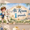 Ali Kerem 1 yaşında yazılı, beyaz atlı prens ve şato temalı, dört köşesi iple bağlanmış doğum günü afişi